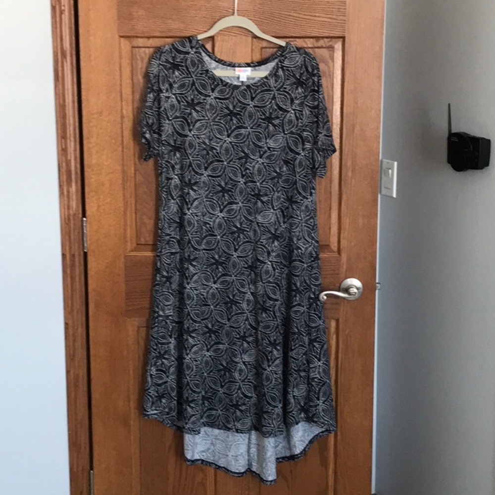 LuLaRoe Black/White/Gray Soft Stretchy Carly NWOT